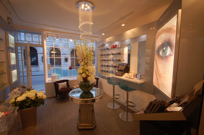 03_Shop Floor_Lash Bar