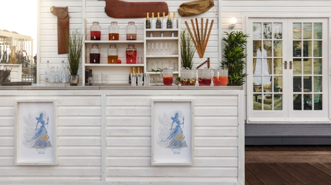 HL_nantbeachclubbar01_28_677x380_FitToBoxSmallDimension_Center