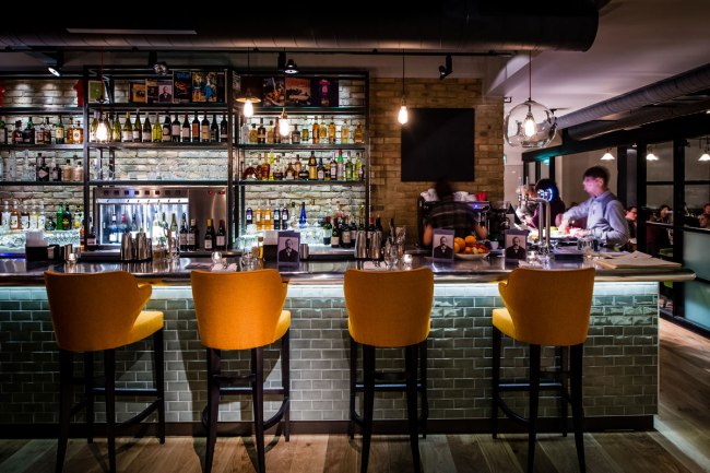 21-restaurant-bar-at-the-jo