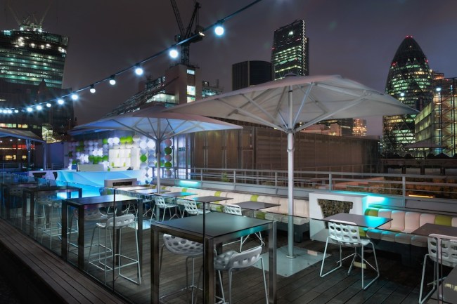 peroni-bar-at-skylounge-terrace-at-night1